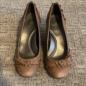 Kenneth Cole Reaction Tan Wedge Heels with Bow Accent